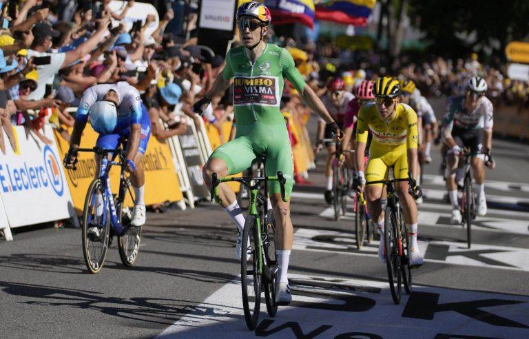 Ван Аэрт выигрывает 8-й этап Тур де Франс, но Погакар увеличивает отставание