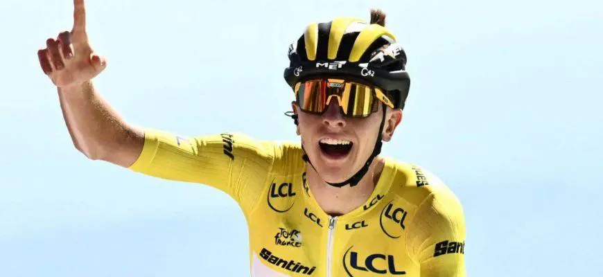 Погакар осваивает доску на 7-м этапе Тур де Франс