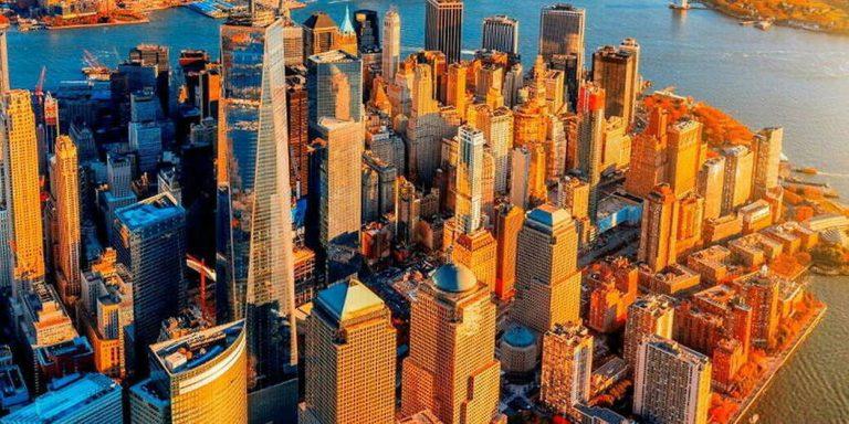 Средняя арендная плата на Манхэттене превышает 5000 долларов, что является тревожным первым показателем.